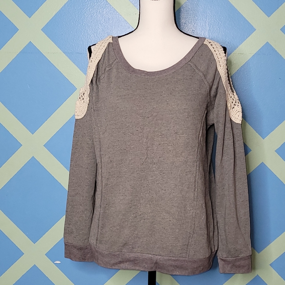 Tobi Knitted cold shoulder blouse
